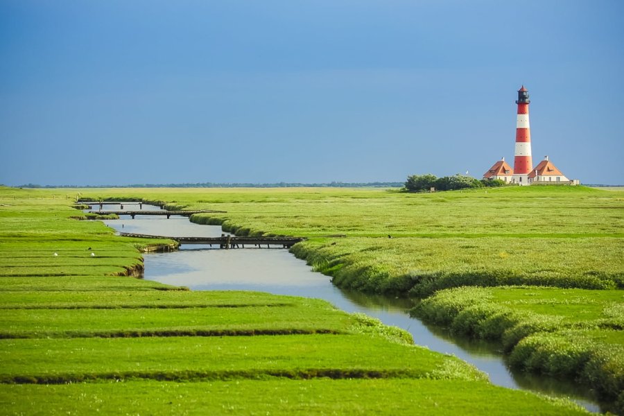 Blick Auf Einen Leuchtturm Neben Einem Fluss Im Wangerland